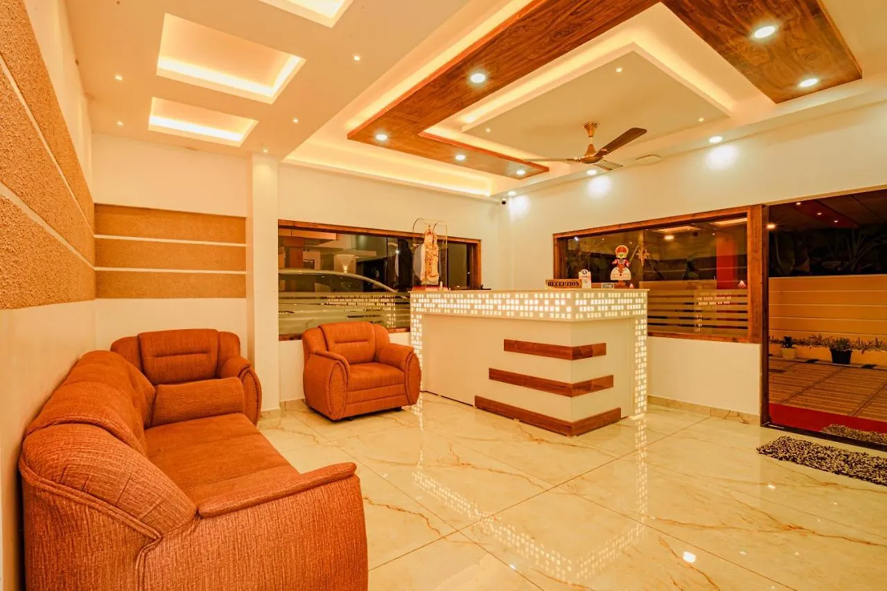 Marina Suites Airport Hotel Kochi 0*,