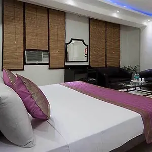 sarthak-palace-near-karol-bagh-metro-station-new-delhi.hotelsdelhi.org/