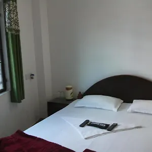 surya-residency-paying-guest-house.hotels-varanasi.com/